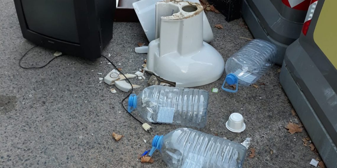 [#Fotogaleria] Tortosa sanciona més de 30 abocaments de deixalles fora de contenidors