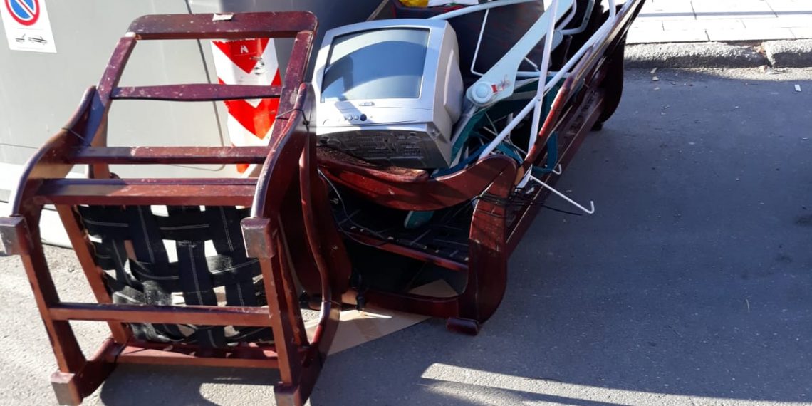 [#Fotogaleria] Tortosa sanciona més de 30 abocaments de deixalles fora de contenidors