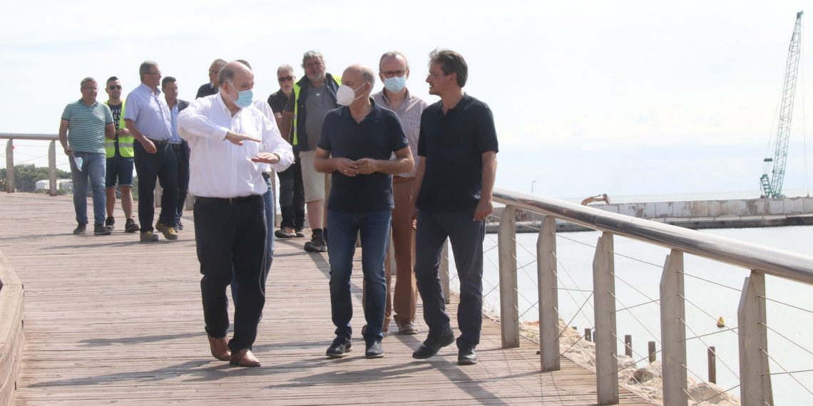 El passeig de l’Arenal de l’Ampolla retrocedeix un parell de metres per evitar danys quan hi hagi un temporal