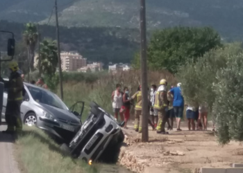 Dos vehicles cauen a una sèquia en un altre accident a la ‘carretera de la Vergonya’