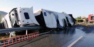 L’AP-7 a Ulldecona registra dos accidents de camions en poques hores de diferència
