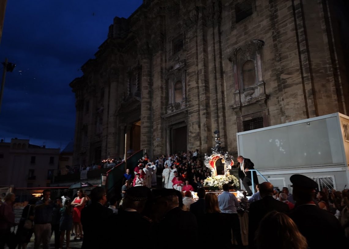 La processó de la Cinta homenatjarà el personal sanitari, policies i cuidadors