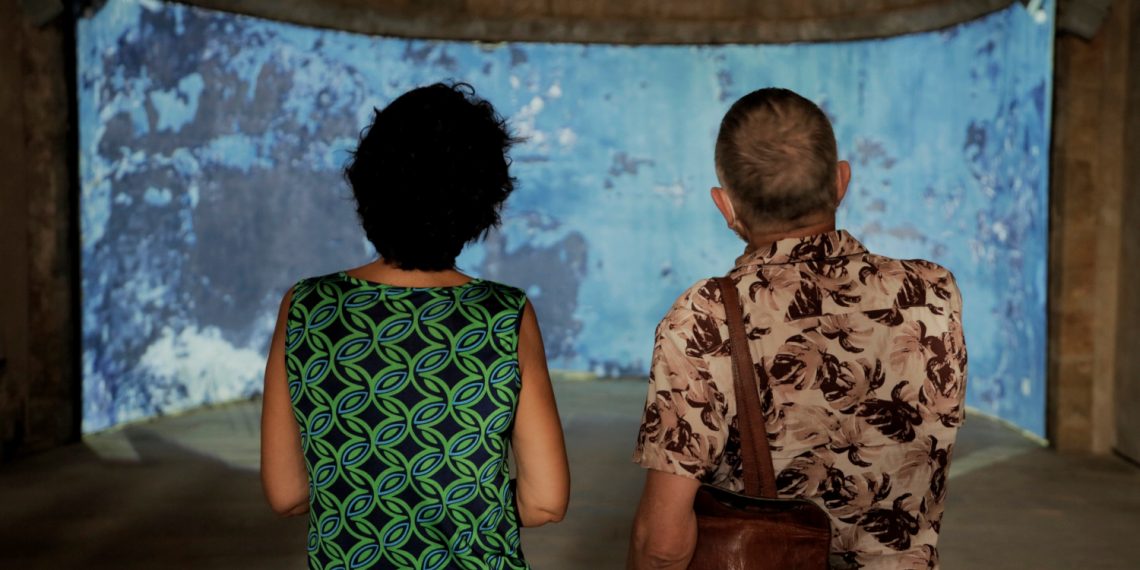 Arrenca Eufònic 2020 amb ‘Orbiten’, l’espectacle de poesia i pop electritzant d’Enric Casasses i Don Simón & Telefunken