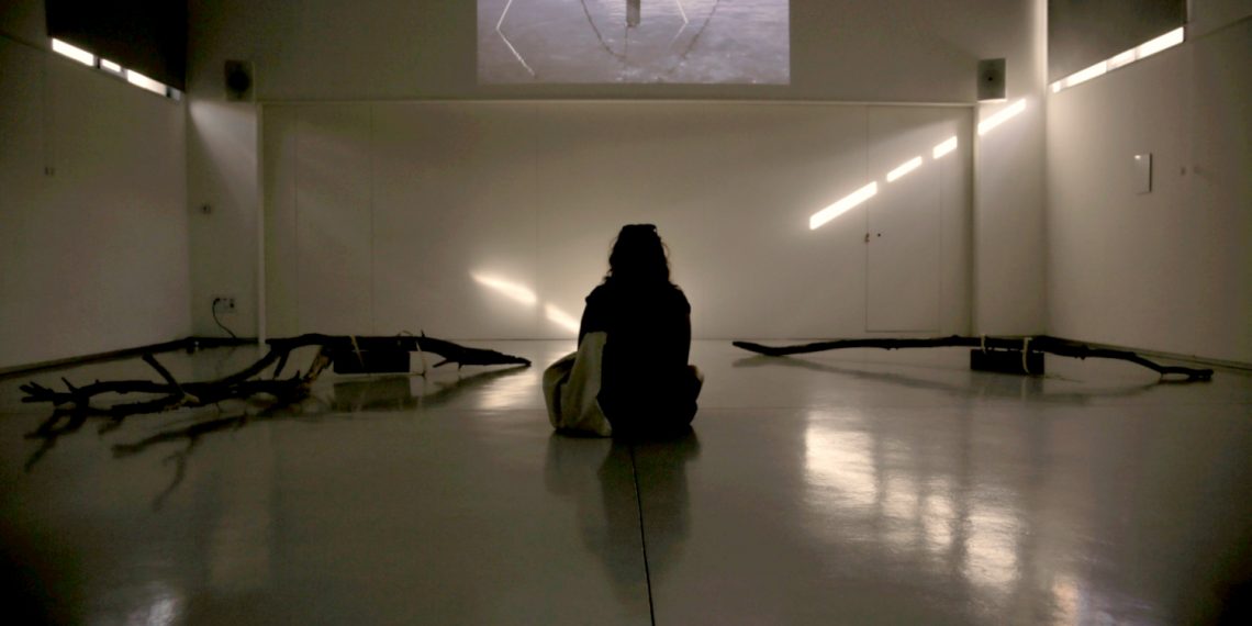 Arrenca Eufònic 2020 amb ‘Orbiten’, l’espectacle de poesia i pop electritzant d’Enric Casasses i Don Simón & Telefunken