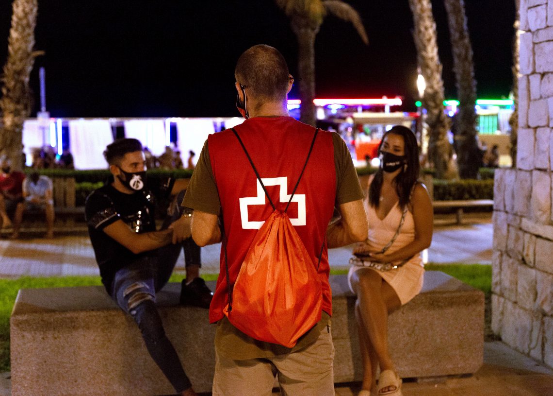 Una cinquantena d’informadors participen en la campanya de la Creu Roja en espais d’oci nocturn a Tarragona i l’Ebre