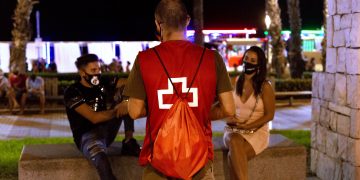 Una cinquantena d’informadors participen en la campanya de la Creu Roja en espais d’oci nocturn a Tarragona i l’Ebre