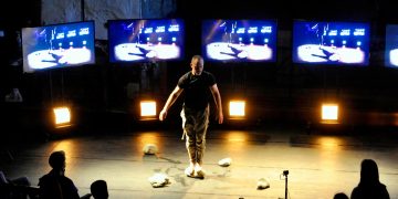 La mirada reflexiva del ballarí Roberto Olivan sobre la crisi actual inaugura un Dansàneu amb aforaments reduïts