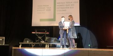 Núria Abad Gascón guanya el premi Vila d’Ascó amb ‘Nikola Tesla i els homes que no estimaven els coloms’