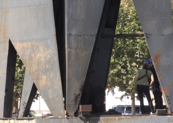 📺  Els TEDAX inspeccionen la base del monument franquista de Tortosa