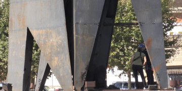 📺  Els TEDAX inspeccionen la base del monument franquista de Tortosa
