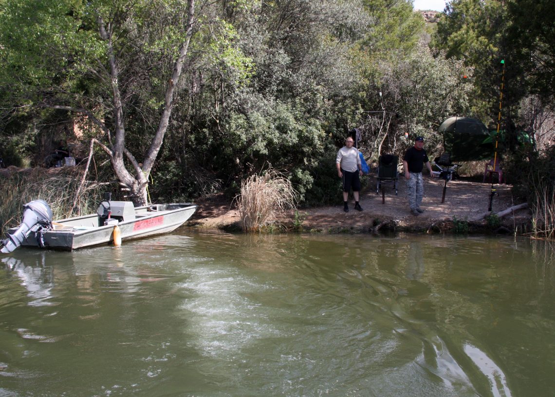 Riba-roja d’Ebre reclama que la recaptació pels permisos de pesca al pantà reverteixi en manteniment i vigilància