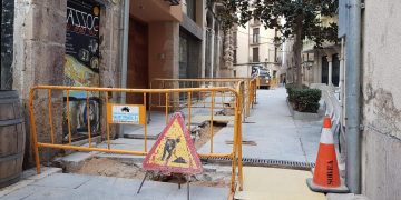 Tortosa comença a retirar el cablejat de la plaça de la Cinta i la porta de l’Olivera