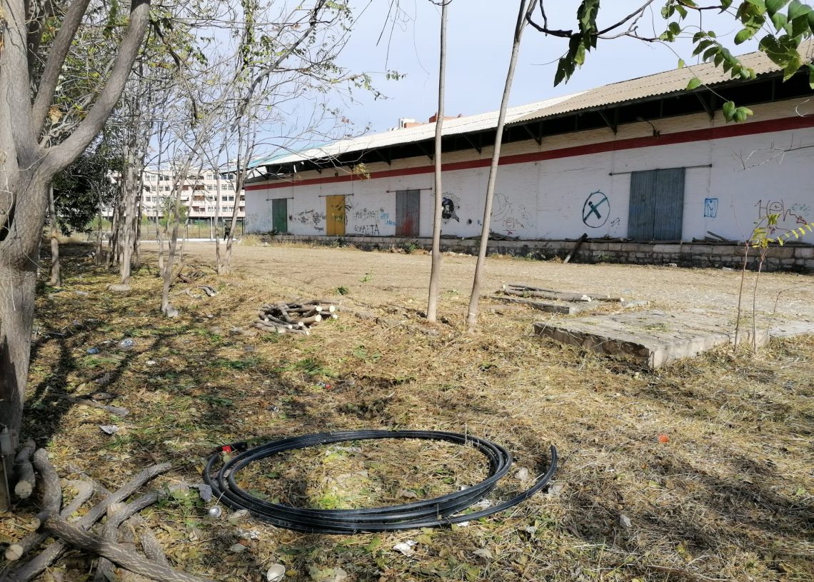 Adif neteja els terrenys de Renfe un any després de l’intent de tombar els magatzems