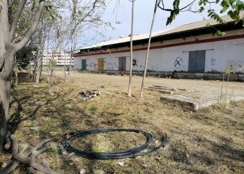 Adif neteja els terrenys de Renfe un any després de l’intent de tombar els magatzems