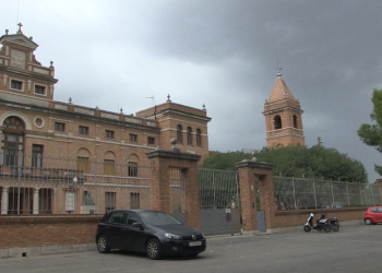 Confinen 13 grups del Sagrada Família, tres de l’institut Dertosa i dos de les Teresianes