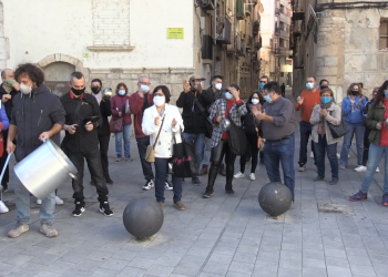 📺 La cassolada dels restauradors de Tortosa davant de l’edifici de la Generalitat