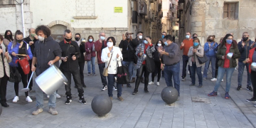 📺 La cassolada dels restauradors de Tortosa davant de l’edifici de la Generalitat
