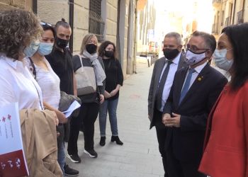 Tremosa es reuneix amb restauradors a Tortosa i diu que estudien reobrir bars i restaurants amb el toc de queda