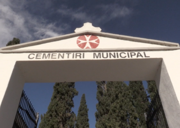 Amposta incrementa l’IBI, crea una nova taxa de cementiri i posa al dia la de la brossa