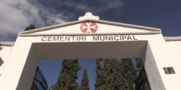 Amposta incrementa l’IBI, crea una nova taxa de cementiri i posa al dia la de la brossa