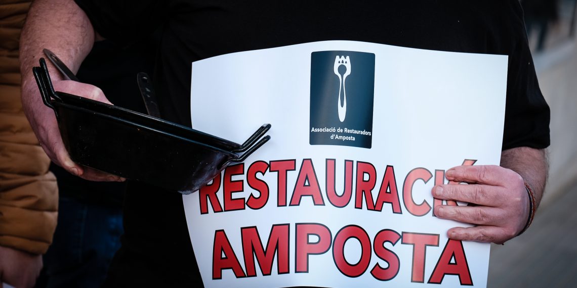 [#Fotogaleria] 📷  ‘La restauració no és el virus’, el clam del sector a Amposta