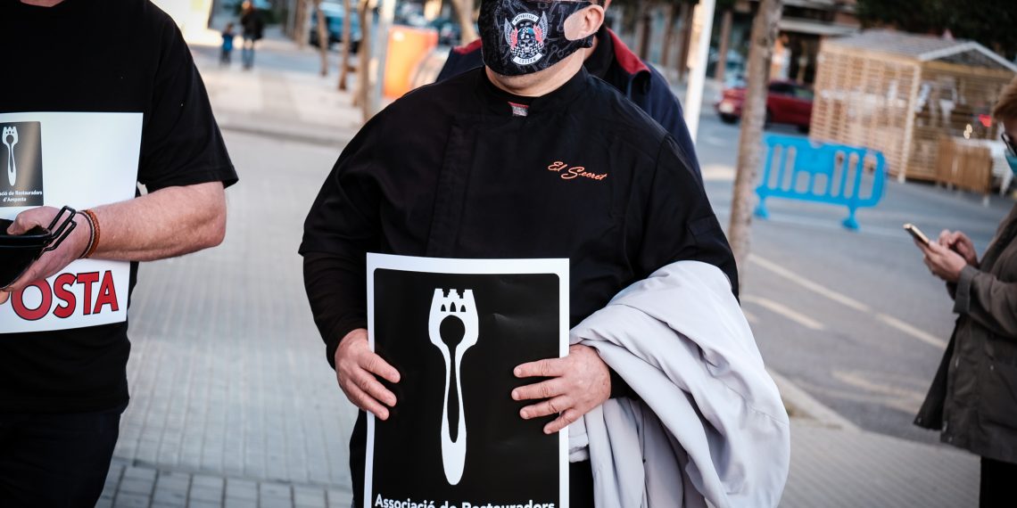 [#Fotogaleria] 📷  ‘La restauració no és el virus’, el clam del sector a Amposta