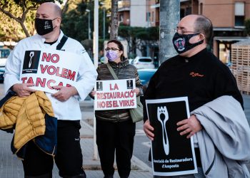 [#Fotogaleria] 📷  ‘La restauració no és el virus’, el clam del sector a Amposta
