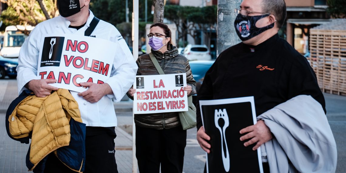 [#Fotogaleria] 📷  ‘La restauració no és el virus’, el clam del sector a Amposta