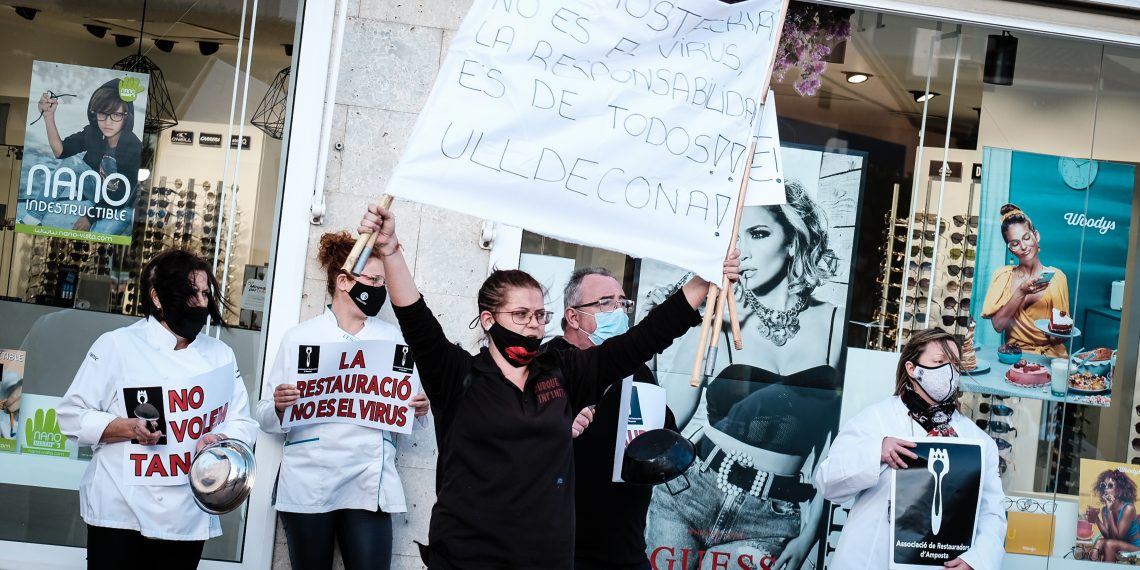 [#Fotogaleria] 📷  ‘La restauració no és el virus’, el clam del sector a Amposta