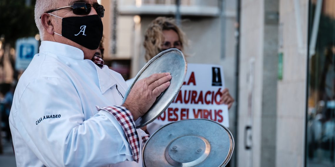 [#Fotogaleria] 📷  ‘La restauració no és el virus’, el clam del sector a Amposta