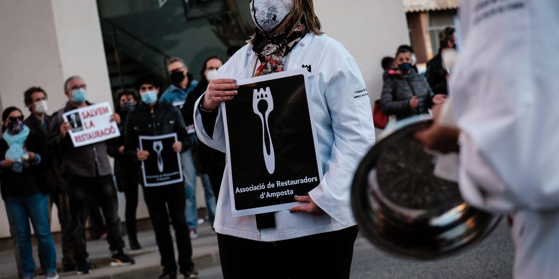 [#Fotogaleria] 📷  ‘La restauració no és el virus’, el clam del sector a Amposta