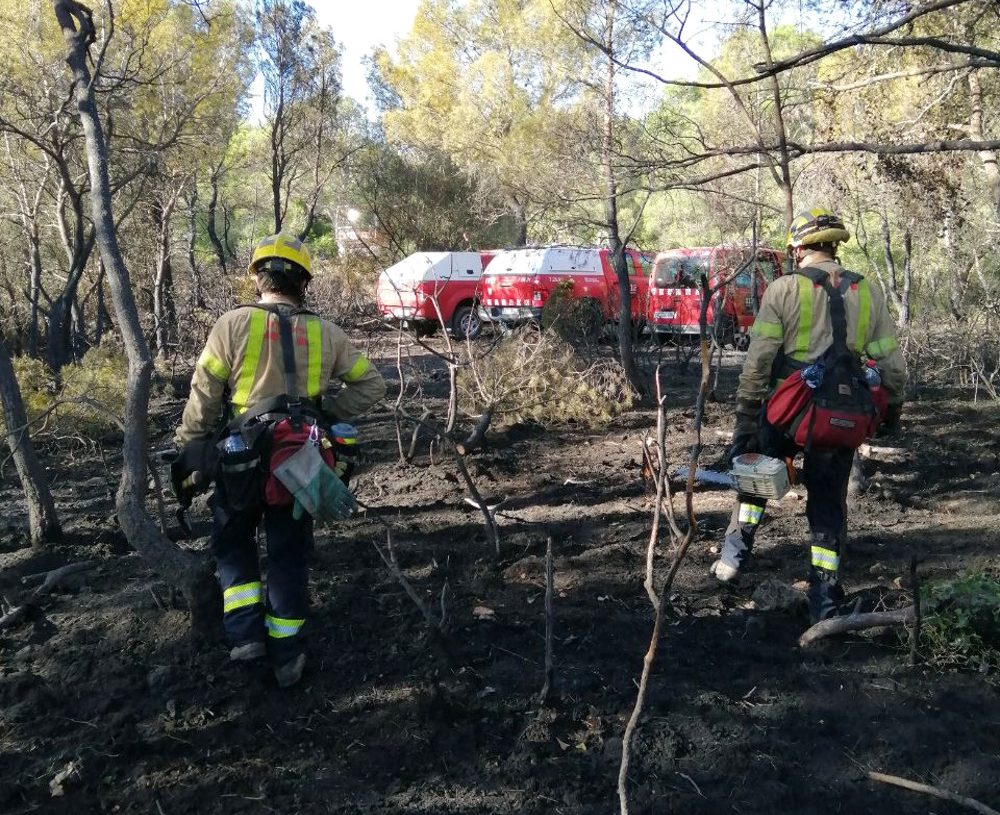 Els Bombers donen per controlat l’incendi a la zona de Coll Redó de Tortosa