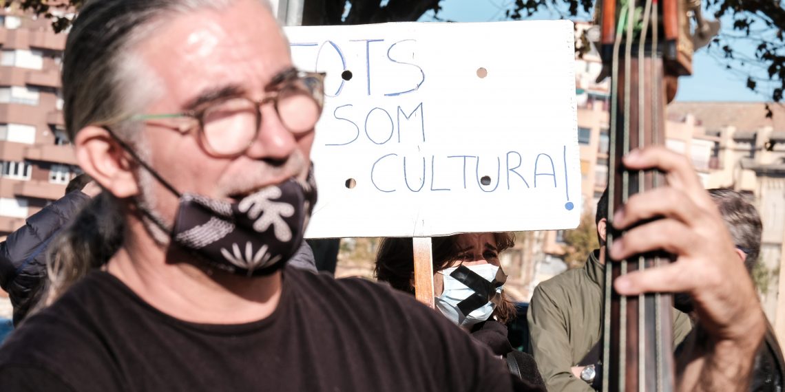 [#Fotogaleria] 📷 Així ha sigut el clam del món de la cultura ebrenca a Tortosa