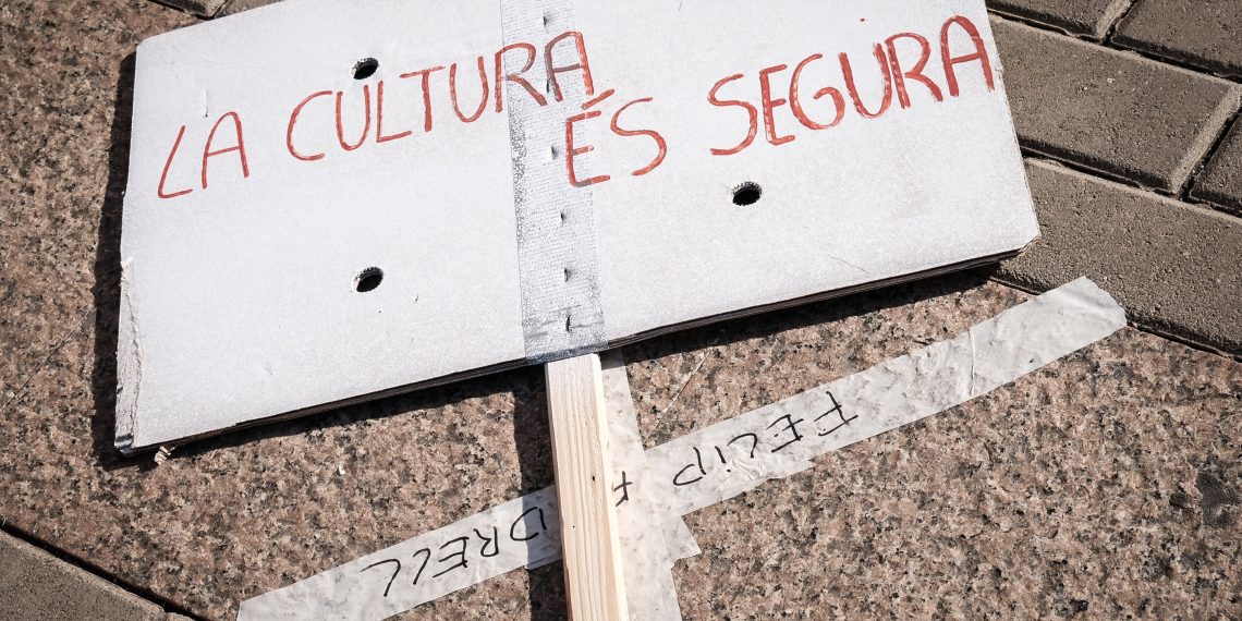 [#Fotogaleria] 📷 Així ha sigut el clam del món de la cultura ebrenca a Tortosa