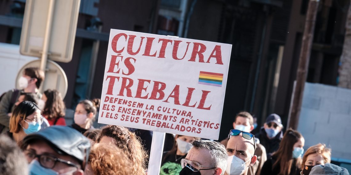 [#Fotogaleria] 📷 Així ha sigut el clam del món de la cultura ebrenca a Tortosa