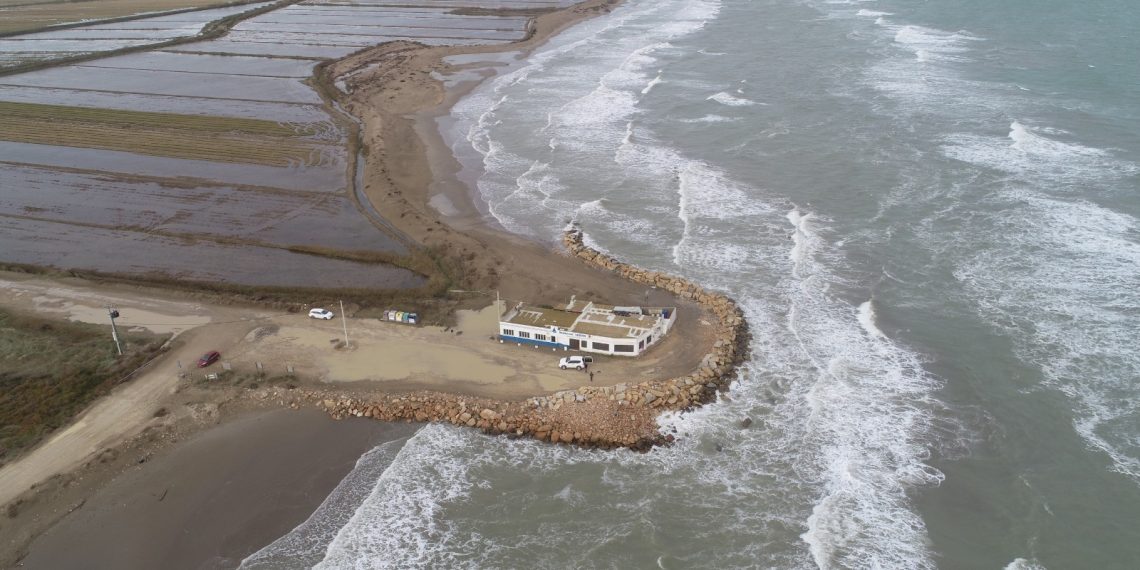 📷 Un nou temporal castiga el Delta i trenca el Trabucador i els calaixos de Buda