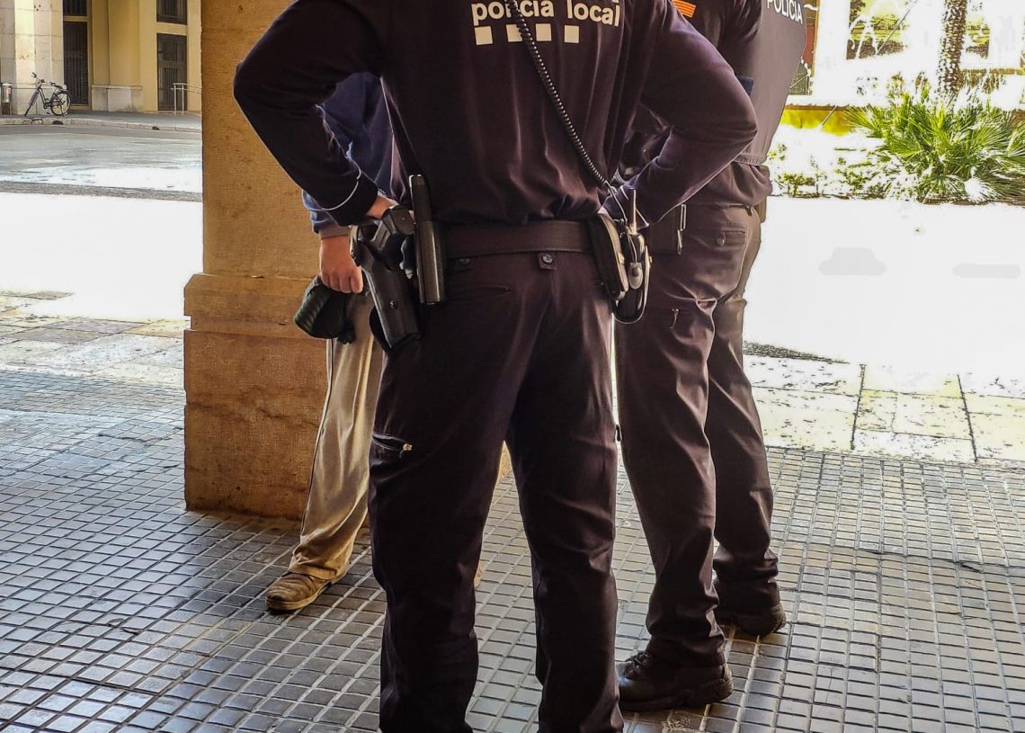 Detenen una dona que robava perfums i sabates en comerços de Tortosa