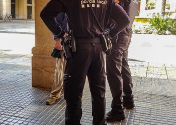 Detenen una dona que robava perfums i sabates en comerços de Tortosa