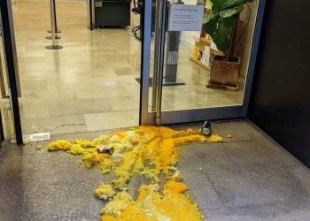 Els Mossos investiguen el llençament d’arròs bullit al Palau Abària