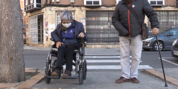 Les persones amb discapacitat de l’Ebre reclamen l’eliminació de barreres al carrer
