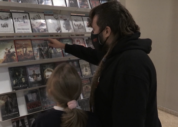Amposta conserva un tresor: l’últim videoclub de les Terres de l’Ebre