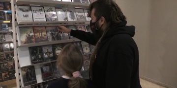 Amposta conserva un tresor: l’últim videoclub de les Terres de l’Ebre