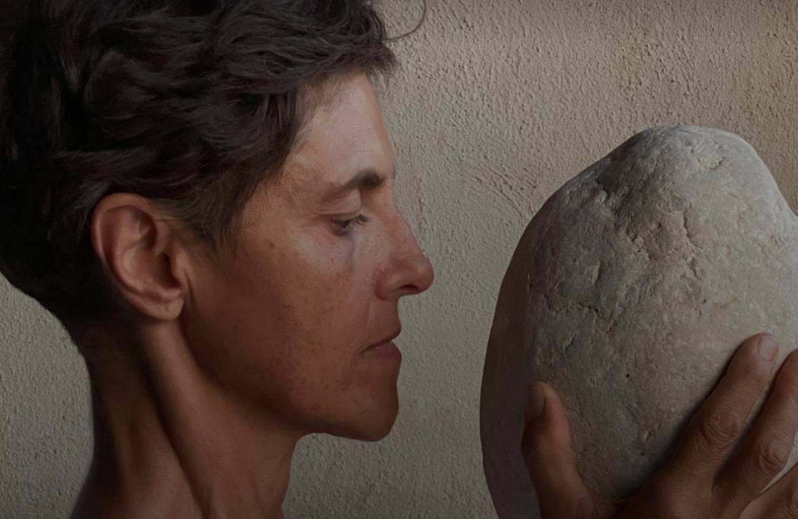 Ulldecona exposa ‘Lo que nos dicen las piedras’, obra de l’artista Nu Díaz