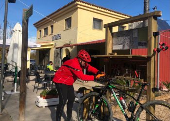 El Baix Ebre instal·la tallers per reparar bicicletes a la Via Verda