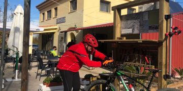 El Baix Ebre instal·la tallers per reparar bicicletes a la Via Verda