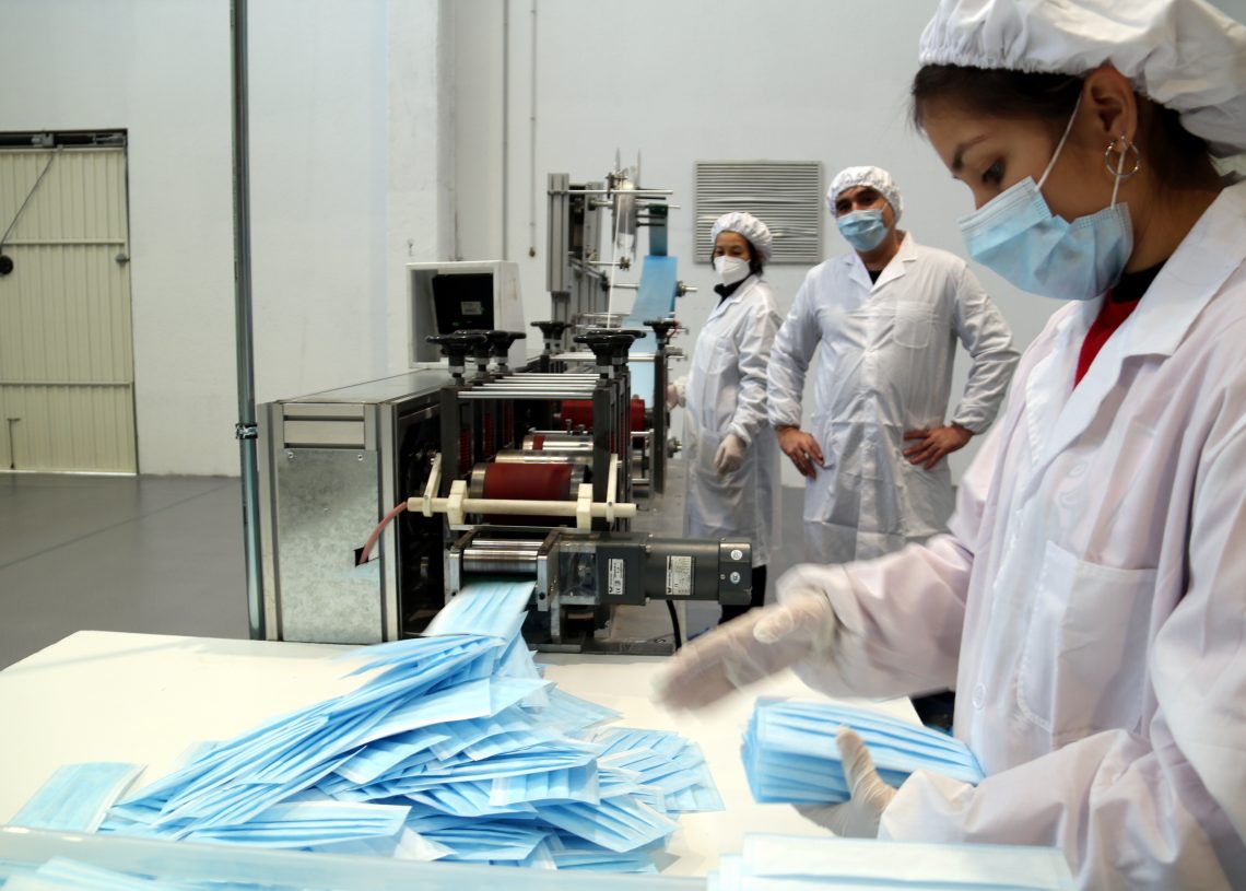 Una fàbrica podrà produir més de 600.000 mascaretes diàries des de Tortosa