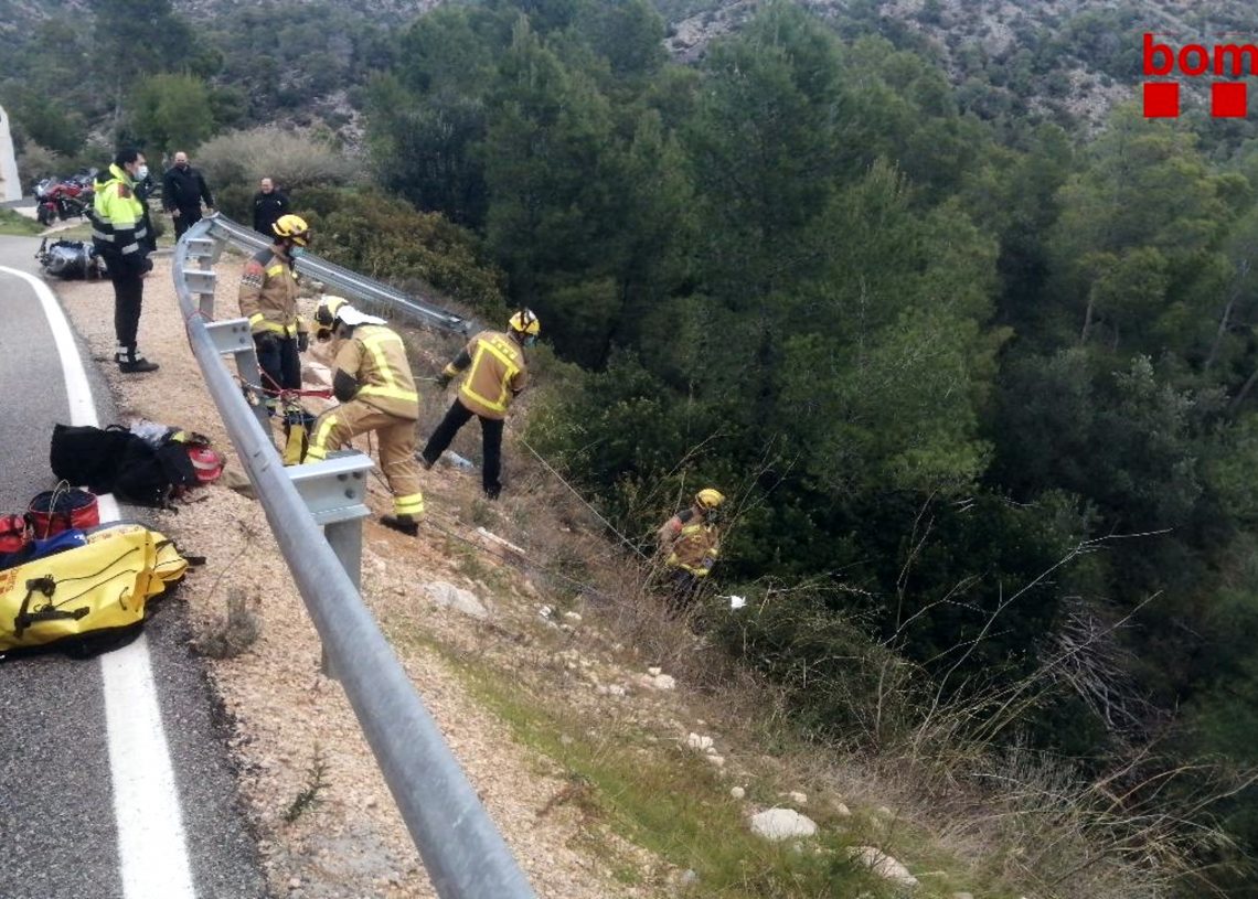 Rescaten un motorista que havia caigut per un talús de 15 metres a Paüls