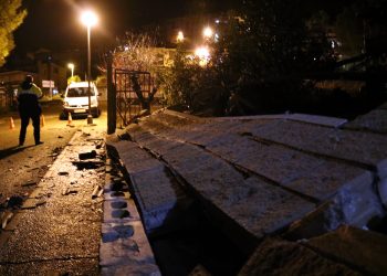 Un esclafit malmet diverses teulades a Horta de Sant Joan