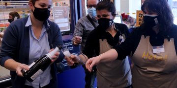 La Grossa reparteix 450.000 euros a clients i treballadors del Bonpreu i Esclat de Tortosa