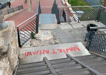 Enxampen tres menors després d’haver fet pintades al pont de la Via Verda a Tortosa